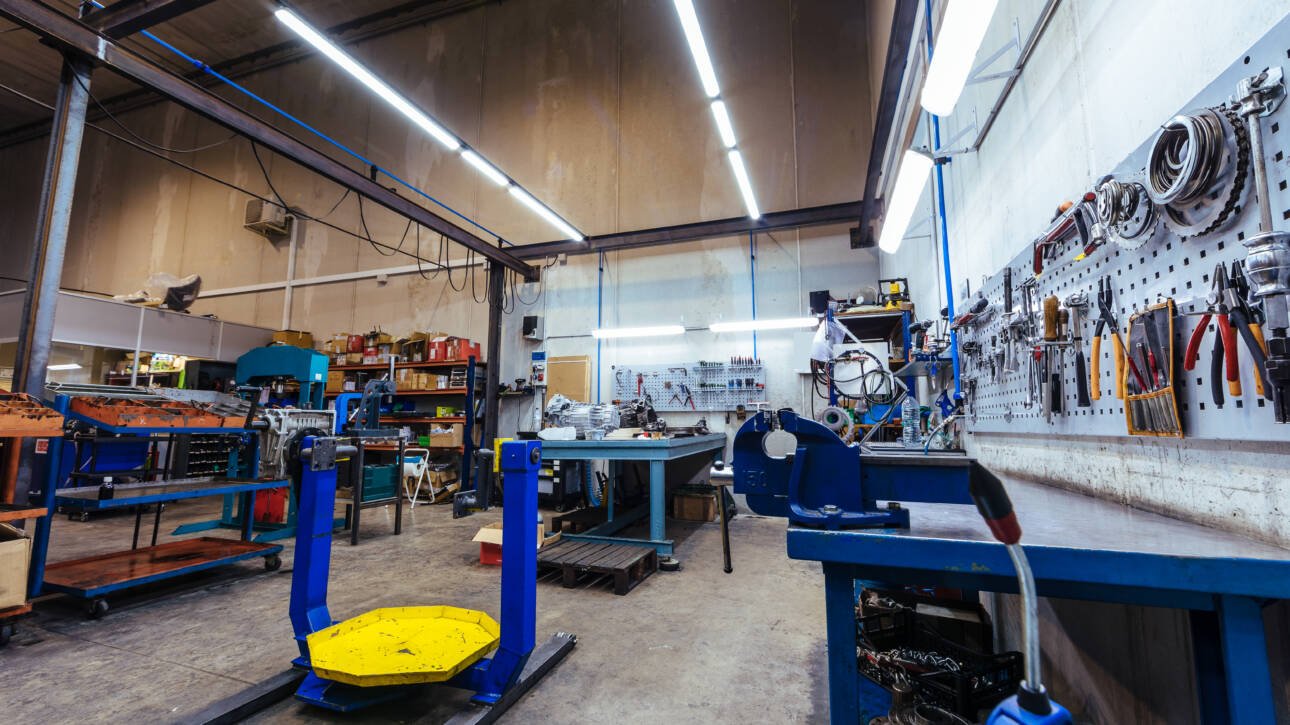 Elite Auto Body Shop mechanical workshop for car repairs and collision services in Dallas