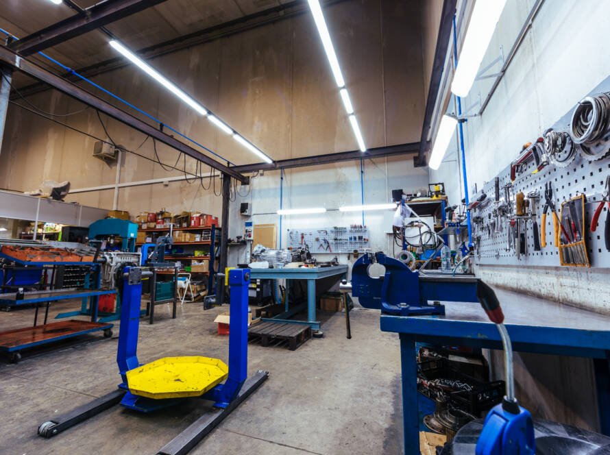 Elite Auto Body Shop mechanical workshop for car repairs and collision services in Dallas